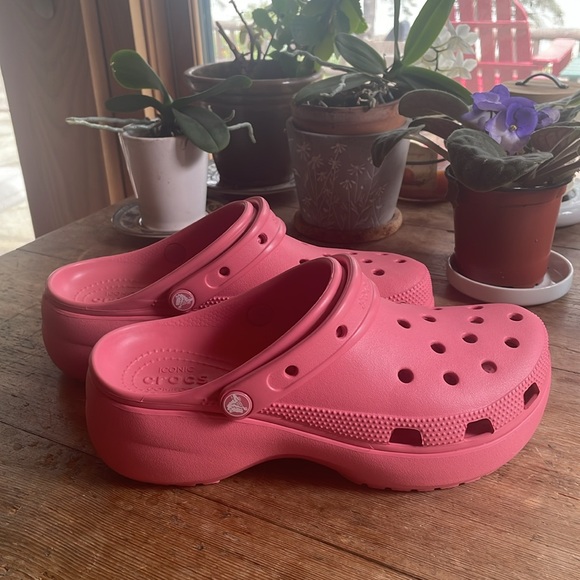 Crocs Platform Clogs - Picture 4 of 8